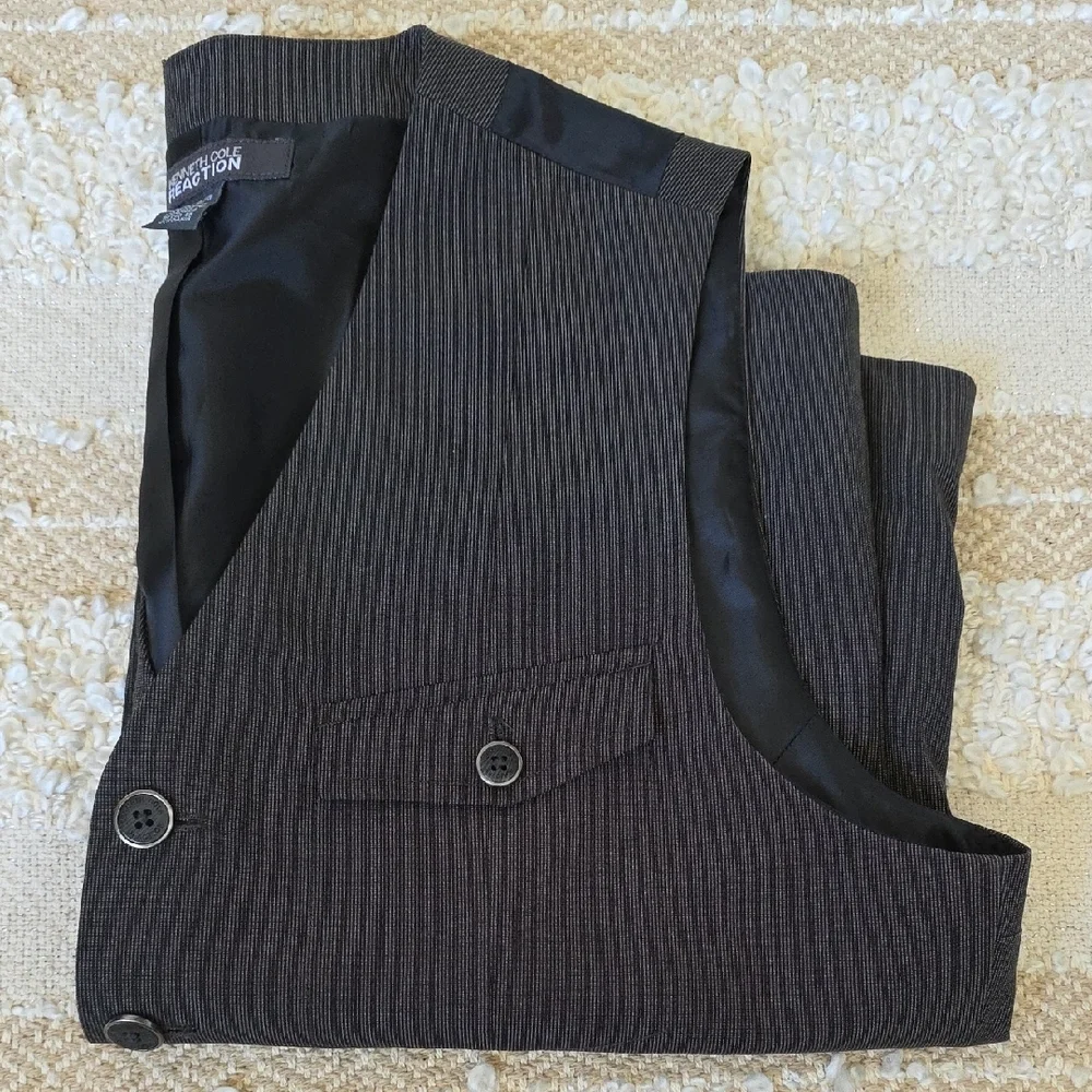 Kenneth Cole Reaction smart sleeveless